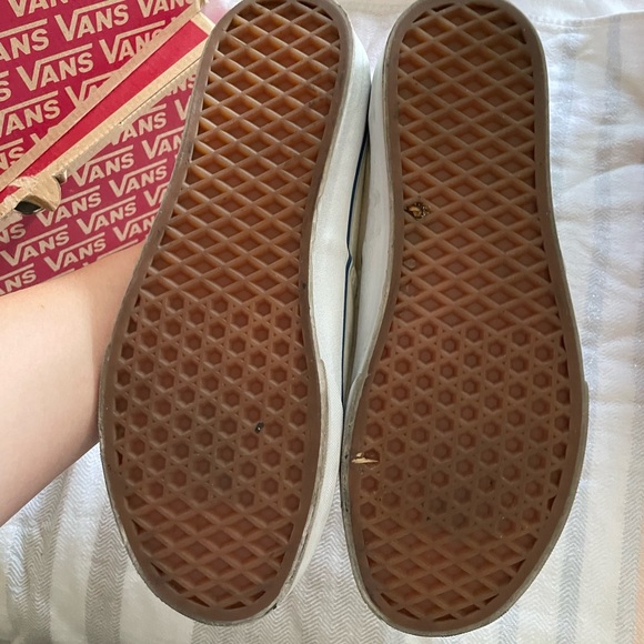 Vans - Picture 3 of 4